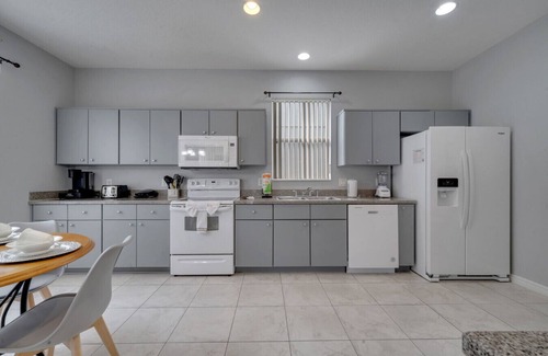 Crystal Cove Apartment | Disney Getaway~Pool~Gated Resort~Near Parks