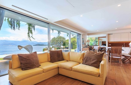 Ispra Villa | Distinctive stylish villa with pool directly on the lake shore! - Villa Isa