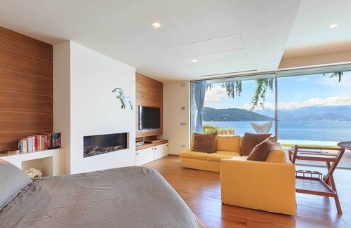 Ispra Villa | Distinctive stylish villa with pool directly on the lake shore! - Villa Isa