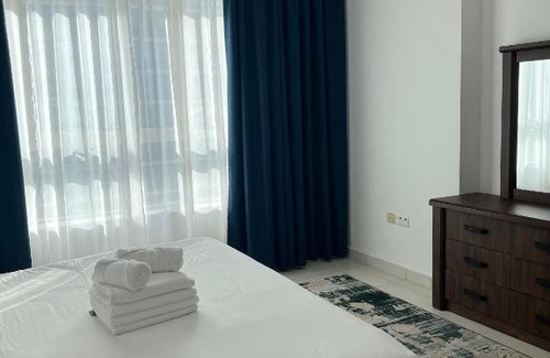 Dubai Marina Apartment | Dive in the marina- luxury condo marina mall steps away