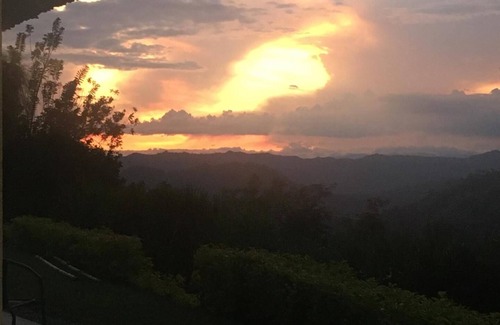 La Tebaida House | Dive Into Paradise: 3BR, Pool & Views Near Salento!