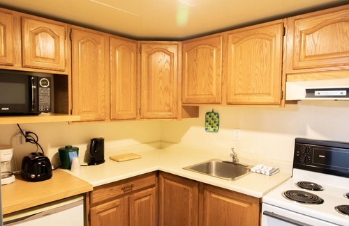 Vernon Apartment | Divya Sutra Plaza and Conference Centre, Vernon, BC