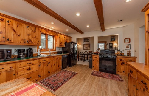 North Glade Hills House | Do Friendly Retreat w/Deck & Meadow Views