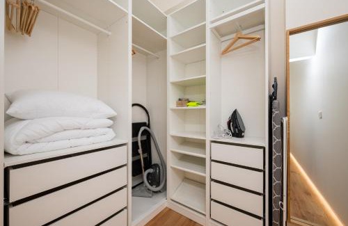 Powisle Apartment | Dobra Powiśle Superior Apartment by BookingHost