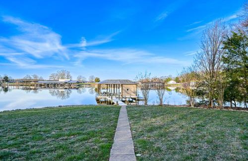 Huddleston House | Doc Side