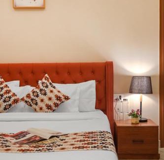 Kumarhatti Apartment | Dochi 4-BHK apartment with Hill Views, Living Room, & Balconies