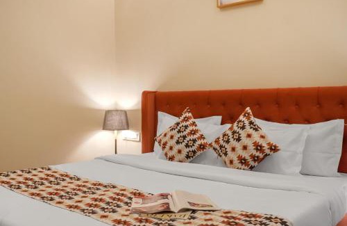 Kumarhatti Apartment | Dochi 4-BHK apartment with Hill Views, Living Room, & Balconies