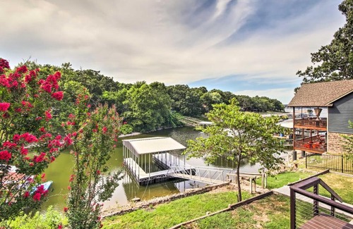 Tia Juana House | Dock, Deck and Boat Slip Lakefront Eucha Home