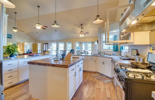 Tia Juana Cabin | Dock, Views & Grill: Spacious Grand Lake Lodge