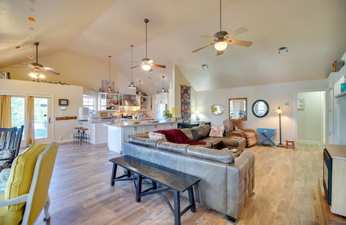 Tia Juana Cabin | Dock, Views & Grill: Spacious Grand Lake Lodge