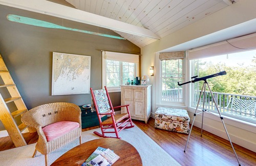 Tenants Harbor Cottage | Dog-friendly bayfront home close to Rockland with water view - snowbirds welcome