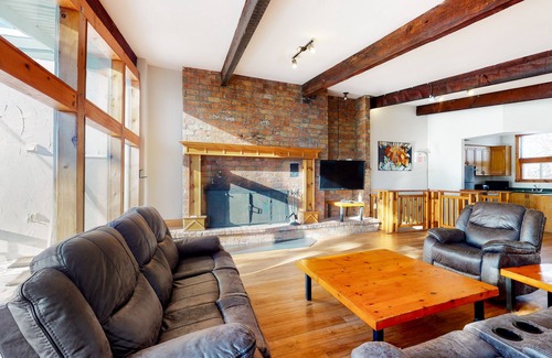 The Blue Mountains Ski Chalet | Dog-friendly chalet w/ a furnished deck, private dry sauna, & Ping-Pong table