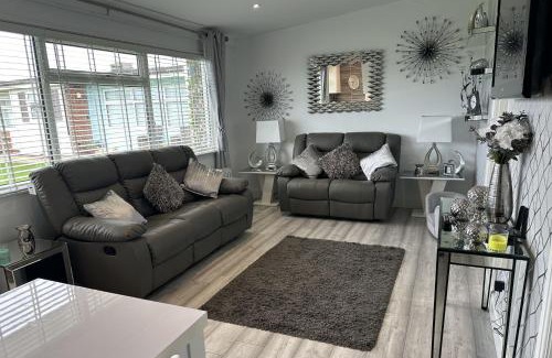 Great Yarmouth House | Dog friendly chalet in Hemsby by Winterton Cottages