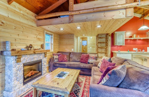 Gold Bar Cottage | Dog-friendly cottage on the river with private hot tub, mountain views & firepit