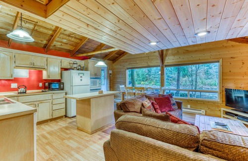 Gold Bar Cottage | Dog-friendly cottage on the river with private hot tub, mountain views & firepit