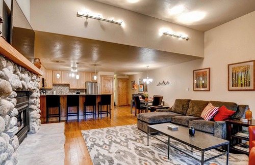 Historic District House | Dog Friendly - Downtown Location w/*Private Hot Tub* & Views l MainB