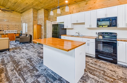 Swanton Cabin | Dog-Friendly Getaway with Four Separate Cabins, WiFi, Gas Grill, & Full Kitchen