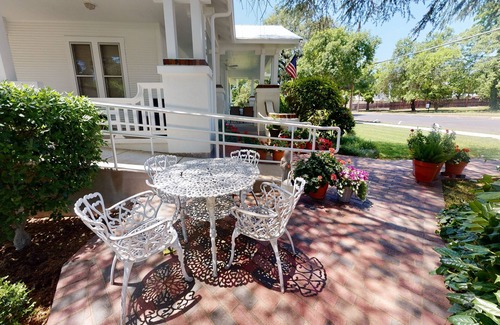 Fredericksburg House | Dog-friendly home w/ a garden in an excellent location near Main Street!