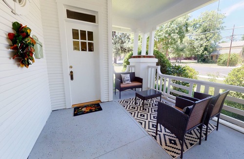 Fredericksburg House | Dog-friendly home w/ a garden in an excellent location near Main Street!
