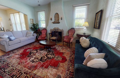 Fredericksburg House | Dog-friendly home w/ a garden in an excellent location near Main Street!
