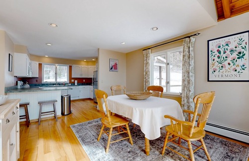 Montpelier House | Dog-friendly home with panoramic mountain views, grill, deck, & pool table