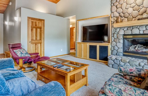 Deer Park House | Dog-Friendly Home with WiFi, Fireplace, & Deck, Private Hot Tub, & SHARC Passes