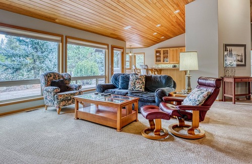 Deer Park House | Dog-Friendly Home with WiFi, Fireplace, & Deck, Private Hot Tub, & SHARC Passes