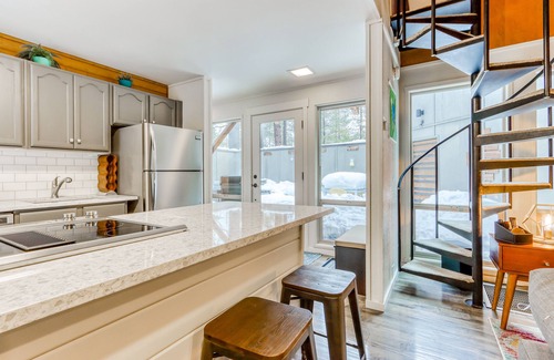 Sunriver House | Dog-friendly home with private hot tub, fast WiFi, gas fireplace & SHARC passes