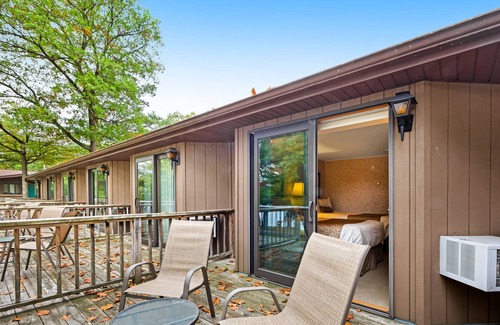 Eagle River Apartment | Dog-friendly, lakefront studio w/ shared dock, sports courts & game room