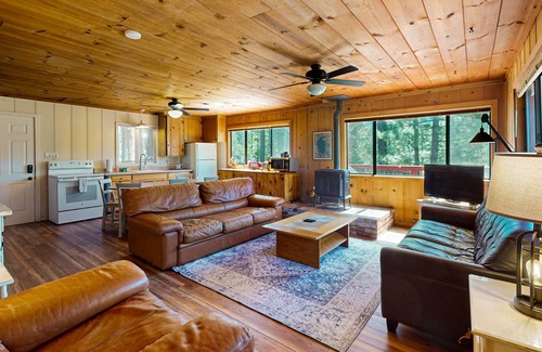 Black Bart House | Dog-friendly mountainview cabin with free WiFi - secluded with room to roam
