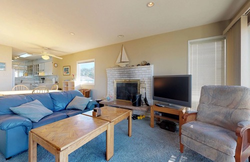 Neskowin Condo | Dog-friendly oceanfront condo with amazing ocean views - steps to beach