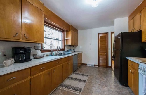 Hendersonville House | Dog-Friendly Retreat~$375 Free Activities Daily