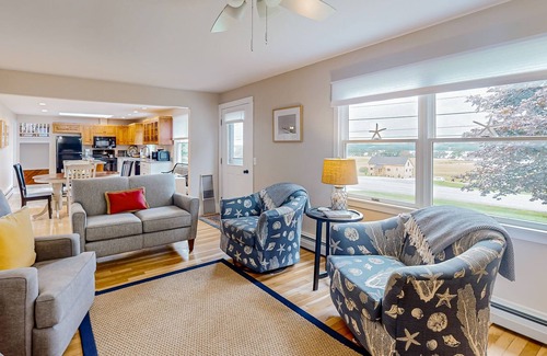 South Thomaston House | Dog-friendly river view home with gas grill, patio, TV, washer/dryer, & kitchen