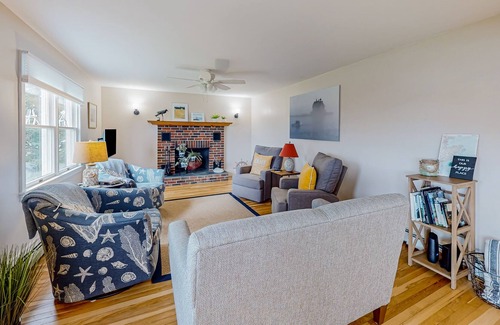 South Thomaston House | Dog-friendly river view home with gas grill, patio, TV, washer/dryer, & kitchen