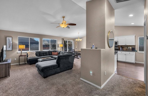 Southwest Bend House | Dog Friendly ~ SW Bend Home Close to Old Mill ~ Soaking Tub ~ Fireplace