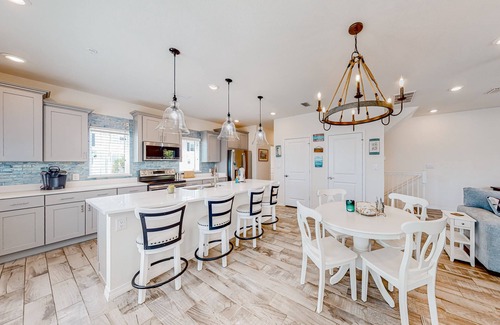 Ono Island House | Dog-friendly townhouse with private beach, hot tub, pool, tennis, golf, gym, AC