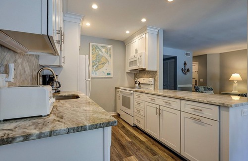 Sea Pines Condo | Dog Friendly 2BR Villa in Sea Pines – Walk to Harbour Town & Beach