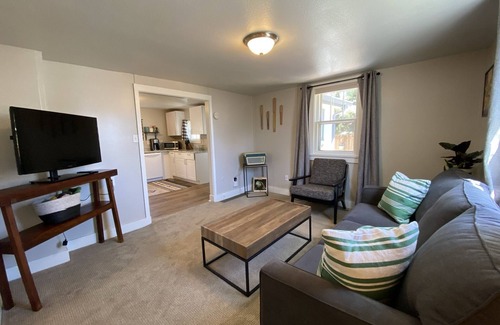 Old Prospect Cottage | Dog Friendly with Private Yard, close to CSU and Old Town