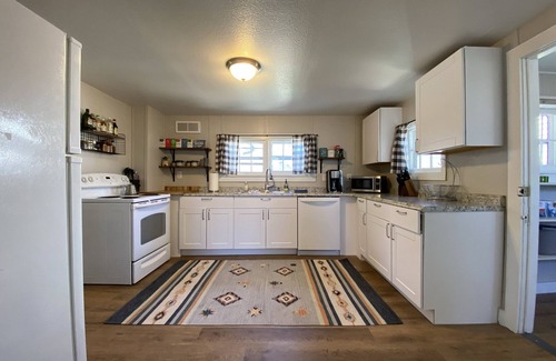 Old Prospect Cottage | Dog Friendly with Private Yard, close to CSU and Old Town