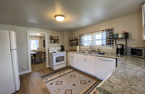 Old Prospect Cottage | Dog Friendly with Private Yard, close to CSU and Old Town