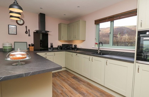 Llandrindod Wells Cottage | DOL BLODAU, pet friendly, luxury holiday cottage in Newbridge-On-Wye
