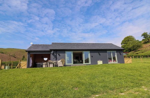 Llandrindod Wells Cottage | DOL BLODAU, pet friendly, luxury holiday cottage in Newbridge-On-Wye