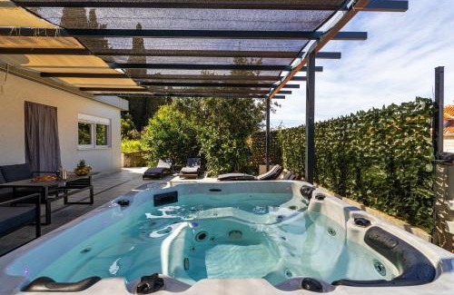 Lapad Apartment | Dolores Apartment with Terrace & Jacuzzi