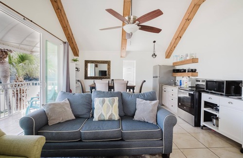 Clipper Cove Cottage | Dolphin Dreams! Whole House -1 min walk to beach!