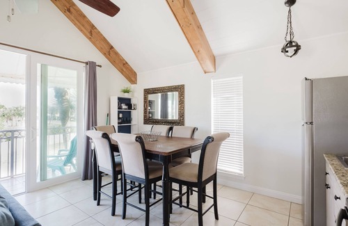 Clipper Cove Cottage | Dolphin Dreams! Whole House -1 min walk to beach!