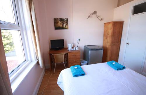 Bournemouth City Centre Bed & Breakfast | Dolphins Hotel