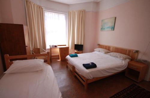 Bournemouth City Centre Bed & Breakfast | Dolphins Hotel