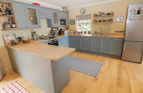 Newport Cottage | DOLWYLAN, pet friendly, with open fire in Newport, Pembrokeshire