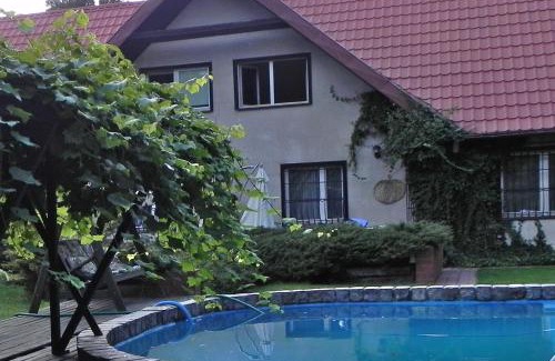 Jozefow House | DOM 4 POKOJE Z BASENEM BLISKO WARSZAWY