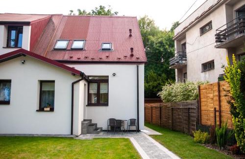 Pradnik Czerwony Apartment | Dom z ogrodem i prywatnym parkingiem w Krakowie